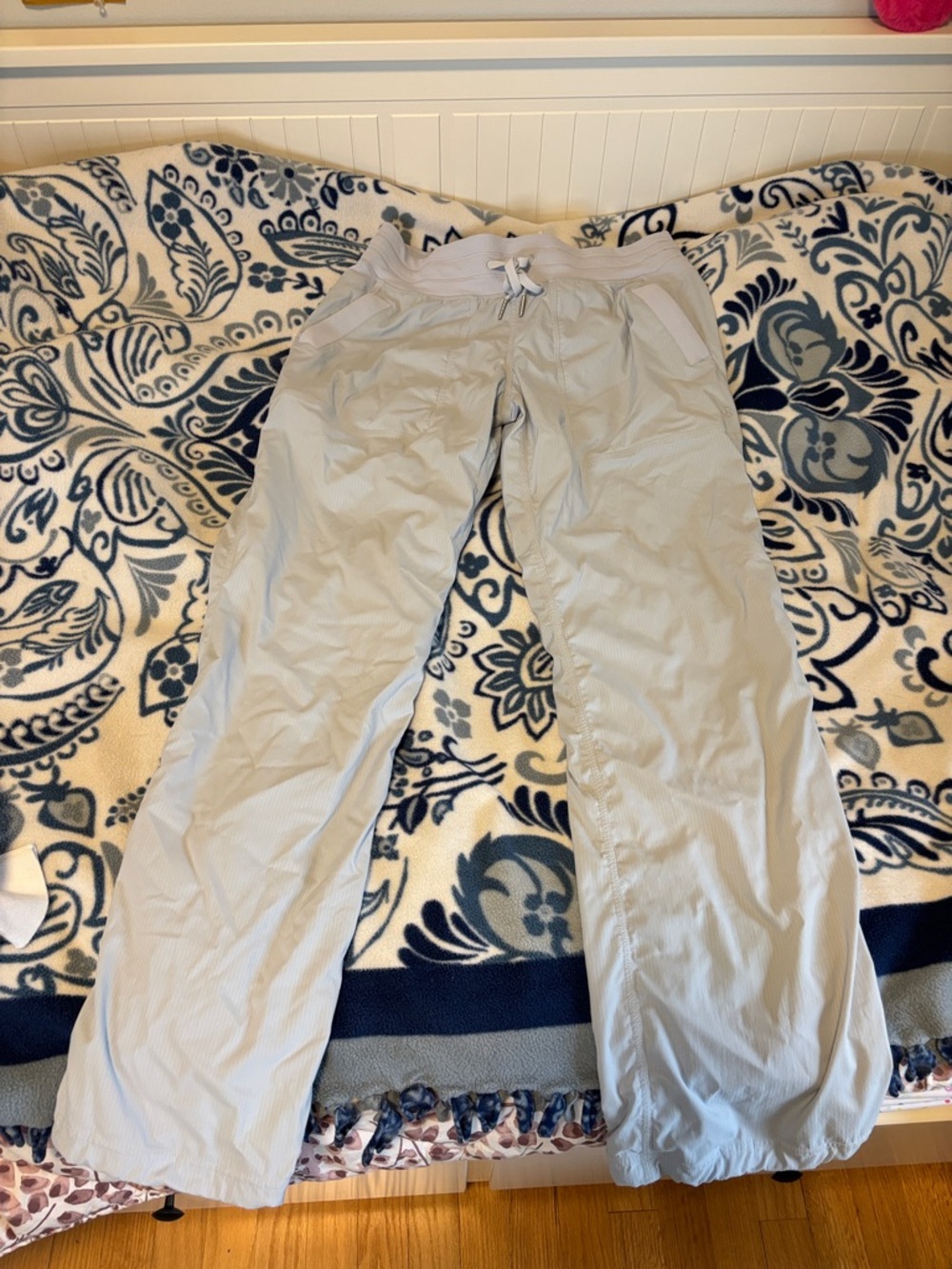 Lululemon Dance Studio pant 8